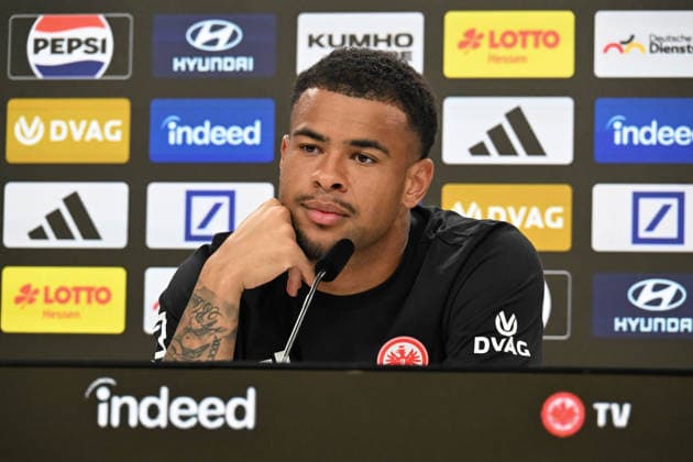 02.09.2026, xsltx, Fussball 1.Bundesliga, Eintracht Frankfurt - Pressekonferenz Noah Atubolu v.l. Noah Atubolu (TW Eintracht Frankfurt) *** September 2, 2026, xsltx, Soccer, Bundesliga 1, Eintracht Frankfurt Press Conference: Noah Atubolu (left), Noah Atubolu, Goalkeeper, Eintracht Frankfurt