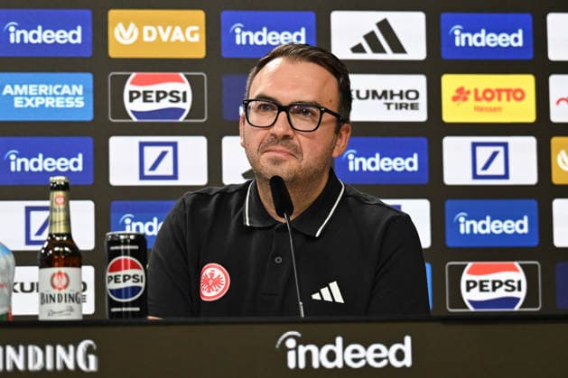 02.09.2026, xsltx, Fussball 1.Bundesliga, Eintracht Frankfurt - Pressekonferenz Noah Atubolu v.l.Bartosz Niedzwiedzki (Pressesprecher der Eintracht Frankfurt Fußball AG) *** September 2, 2026, xsltx, Soccer, Bundesliga 1, Eintracht Frankfurt Press Conference: Noah Atubolu and Bartosz Niedzwiedzki, Sports Press Officer for Eintracht Frankfurt Fußball AG