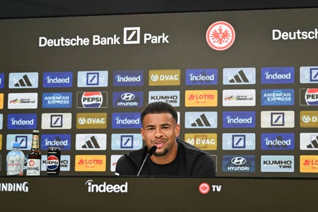 02.09.2026, xsltx, Fussball 1.Bundesliga, Eintracht Frankfurt - Pressekonferenz Noah Atubolu v.l. Noah Atubolu (TW Eintracht Frankfurt) *** September 2, 2026, xsltx, Soccer, Bundesliga 1, Eintracht Frankfurt Press Conference: Noah Atubolu (left) Noah Atubolu, Goalkeeper, Eintracht Frankfurt