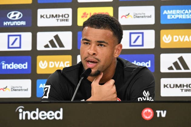 02.09.2026, xsltx, Fussball 1.Bundesliga, Eintracht Frankfurt - Pressekonferenz Noah Atubolu v.l. Noah Atubolu (TW Eintracht Frankfurt) *** September 2, 2026, xsltx, Soccer, Bundesliga 1, Eintracht Frankfurt Press Conference: Noah Atubolu (left) Noah Atubolu, Goalkeeper, Eintracht Frankfurt