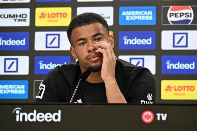 02.09.2026, xsltx, Fussball 1.Bundesliga, Eintracht Frankfurt - Pressekonferenz Noah Atubolu v.l. Noah Atubolu (TW Eintracht Frankfurt) *** September 2, 2026, xsltx, Soccer: Bundesliga 1, Eintracht Frankfurt Press Conference: Noah Atubolu (left) Noah Atubolu, Goalkeeper, Eintracht Frankfurt