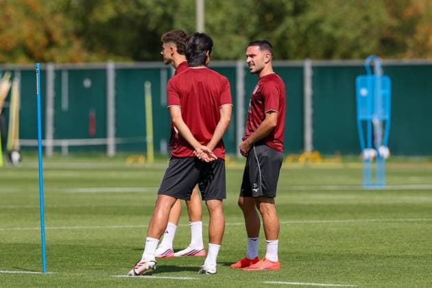 Arijon Ibrahimovic 21 (FC Augsburg) auf dem Trainingsplatz, Training FC Augsburg, Fussball, 1. Bundesliga, Saison 2026 27, 02.09.2026 Augsburg Bayern Deutschland *** Arijon Ibrahimovic, 21, FC Augsburg on the practice field, FC Augsburg practice, soccer, Bundesliga 1, 2026–27 season, February 9, 2026, Augsburg, Bavaria, Germany Copyright: xkolbert-press ChristianxKolbertx