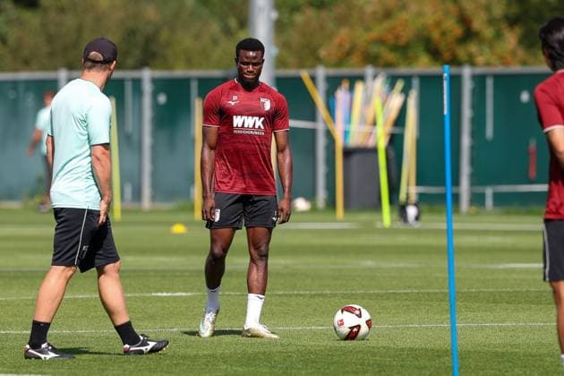 Uchenna Ogundu 39 (FC Augsburg) auf dem Trainingsplatz, Training FC Augsburg, Fussball, 1. Bundesliga, Saison 2026 27, 02.09.2026 Augsburg Bayern Deutschland *** Uchenna Ogundu, 39, FC Augsburg on the practice field, FC Augsburg practice, soccer, Bundesliga 1, 2026–27 season, February 9, 2026, Augsburg, Bavaria, Germany Copyright: xkolbert-press ChristianxKolbertx