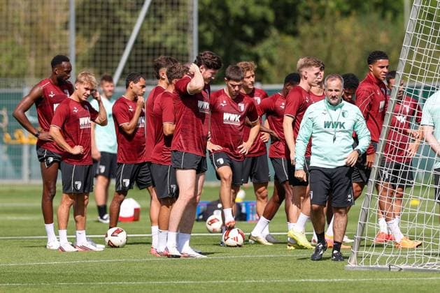 Chef-Trainer Manuel Baum (FC Augsburg), Training FC Augsburg, Fussball, 1. Bundesliga, Saison 2026 27, 02.09.2026 Augsburg Bayern Deutschland *** Head Coach Manuel Baum, FC Augsburg; FC Augsburg Training; Soccer; Bundesliga 1; 2026–27 Season; February 9, 2026; Augsburg, Bavaria, Germany Copyright: xkolbert-press ChristianxKolbertx