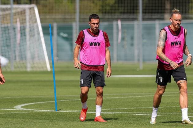 Arijon Ibrahimovic 21 (FC Augsburg), Marius Wolf 27 (FC Augsburg), Training FC Augsburg, Fussball, 1. Bundesliga, Saison 2026 27, 02.09.2026 Augsburg Bayern Deutschland *** Arijon Ibrahimovic, 21, FC Augsburg; Marius Wolf, 27, FC Augsburg; FC Augsburg training; soccer; Bundesliga 1; 2026–27 season; February 9, 2026; Augsburg, Bavaria, Germany Copyright: xkolbert-press ChristianxKolbertx