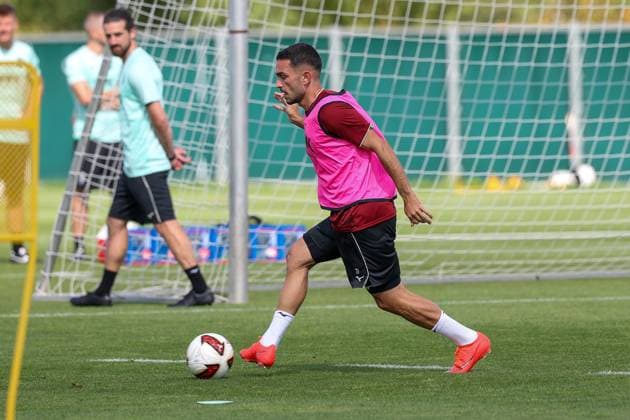 Arijon Ibrahimovic 21 (FC Augsburg) auf dem Trainingsplatz, Training FC Augsburg, Fussball, 1. Bundesliga, Saison 2026 27, 02.09.2026 Augsburg Bayern Deutschland *** Arijon Ibrahimovic, 21, FC Augsburg on the practice field, FC Augsburg practice, soccer, Bundesliga 1, 2026–27 season, February 9, 2026, Augsburg, Bavaria, Germany Copyright: xkolbert-press ChristianxKolbertx