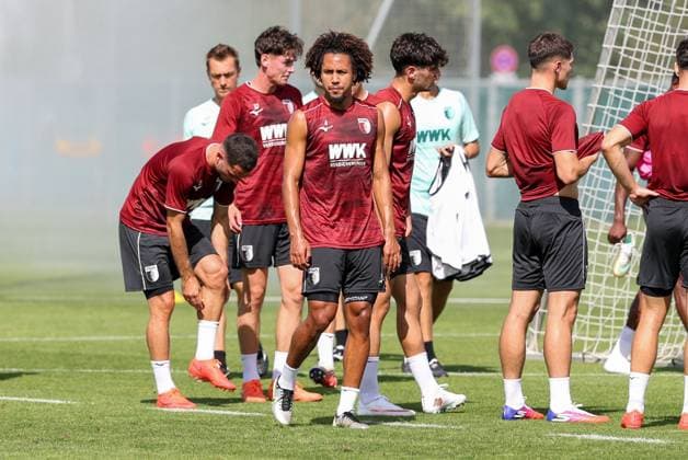 Han-Noah Massengo 4 (FC Augsburg), Training FC Augsburg, Fussball, 1. Bundesliga, Saison 2026 27, 02.09.2026 Augsburg Bayern Deutschland *** Han Noah Massengo 4 FC Augsburg, FC Augsburg Training, Soccer, Bundesliga 1, 2026–27 Season, February 9, 2026, Augsburg, Bavaria, Germany Copyright: xkolbert-press ChristianxKolbertx