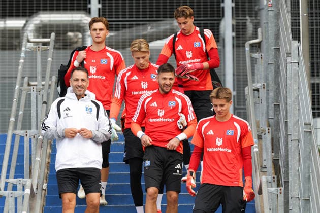 2026.09.02 xfsx Fussball 1. Bundesliga Hamburger Sportverein - Training am Volksparkstadion v.l. Sven Hoeh Torwart Trainer, Torwart Fernando Dickes (Hamburger SV, 41), Torwart Sander Tangvik (Hamburger SV, 12),Torwart Daniel Heuer Fernandes (Hamburger SV, 1), Torwart Elias Lahti (Hamburger SV, 40), Colin Poppelbaum (Hamburger SV) (DFL DFB regulations prohibit any use of photographs as image sequences and or quasi-video. *** September 2, 2026 xfsx Soccer 1st Bundesliga Hamburger Sportverein Training at Volksparkstadion From left: Sven Hoeh, goalkeeper coach; goalkeeper Fernando Dickes, Hamburger SV, 41; goalkeeper Sander Tangvik, Hamburger SV, 12; goalkeeper Daniel Heuer Fernandes, Hamburger SV, 1, goalkeeper Elias Lahti, Hamburger SV, 40, Colin Poppelbaum, Hamburger SV. DFL and DFB regulations prohibit any use of photographs as image sequences and or quasi-video. Copyright: HMBxMedia FernandoxSoares
