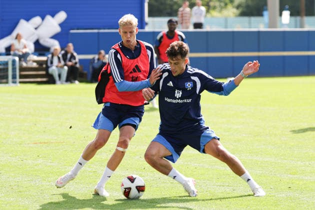 2026.09.02 xfsx Fussball 1. Bundesliga Hamburger Sportverein - Training am Volksparkstadion v.l. Albert Groenbaek (Hamburger SV, 11), Nicolas Capaldo (Hamburger SV, 24) in aktion, in action (DFL DFB regulations prohibit any use of photographs as image sequences and or quasi-video. *** September 2, 2026 xfsx Soccer 1st Bundesliga Hamburger Sportverein Training at Volksparkstadion (from left) Albert Groenbaek, Hamburger SV, 11; Nicolas Capaldo, Hamburger SV, 24, in action DFL and DFB regulations prohibit any use of photographs as image sequences and or quasi-video Copyright: HMBxMedia FernandoxSoares