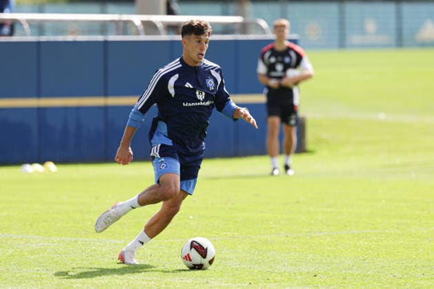 2026.09.02 xfsx Fussball 1. Bundesliga Hamburger Sportverein - Training am Volksparkstadion v.l. Nicolas Capaldo (Hamburger SV, 24) in aktion, in action (DFL DFB regulations prohibit any use of photographs as image sequences and or quasi-video. *** September 2, 2026 xfsx Soccer 1st Bundesliga Hamburger Sportverein Training at the Volksparkstadion (from left) Nicolas Capaldo, Hamburger SV, 24, in action DFL and DFB regulations prohibit any use of photographs as image sequences and or quasi-video Copyright: HMBxMedia FernandoxSoares