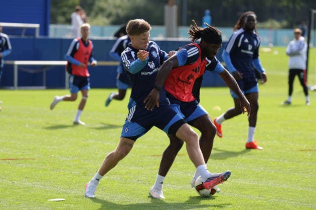 2026.09.02 xfsx Fussball 1. Bundesliga Hamburger Sportverein - Training am Volksparkstadion v.l. David Moeller Wolfe ( Hamburger SV, 3) , Terem Moffi (Hamburger SV, 9) in aktion, in action (DFL DFB regulations prohibit any use of photographs as image sequences and or quasi-video. *** September 2, 2026 xfsx Soccer 1st Bundesliga Hamburger Sportverein Training at Volksparkstadion (from left) David Moeller Wolfe, Hamburger SV, 3; Terem Moffi, Hamburger SV, 9, in action DFL and DFB regulations prohibit any use of photographs as image sequences and or quasi-video Copyright: HMBxMedia FernandoxSoares