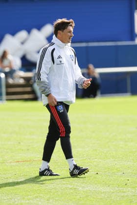 2026.09.02 xfsx Fussball 1. Bundesliga Hamburger Sportverein - Training am Volksparkstadion v.l. Trainer Merlin Polzin (Hamburger SV) (DFL DFB regulations prohibit any use of photographs as image sequences and or quasi-video. *** September 2, 2026 xfsx Soccer 1st Bundesliga Hamburger Sportverein Training at the Volksparkstadion (from left) Coach Merlin Polzin, Hamburger SV. DFL and DFB regulations prohibit any use of photographs as image sequences and or quasi-video. Copyright: HMBxMedia FernandoxSoares