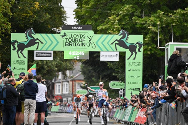 2026 Lloyds Tour of Britain Men Picture by Zac Williams SWpix.com - 02 09 2026 - Cycling - UCI ProSeries - 2026 Lloyds Tour of Britain Men - Stage 1: Lincoln to Lincoln (182.5km) - Winner of Stage 1, Lewis Askey (NSN Cycling Team) celebrates Cycling Copyright: x xSWpix.comx(t axPhotographyxHubxLtd)xZacxWilliams SWpix.comx SWP-3030-21829