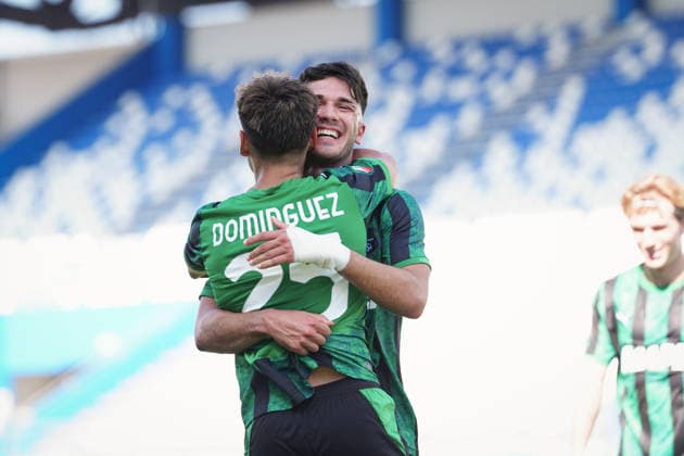 SassuoloÕs Benjamin Dominguez celebrates with SassuoloÕs Cristian Volpato after scoring the 1-0 goal for his team during the Round of 16 of Frecciarossa Italian Cup 2026 2027 match between Sassuolo and Frosinone at Mapei Stadium Cittˆ del Tricolore - Soccer - Reggio Emilia, Italy - Wednesday September 2, 2026  Copyright: xMassimoxPaolone LaPressex