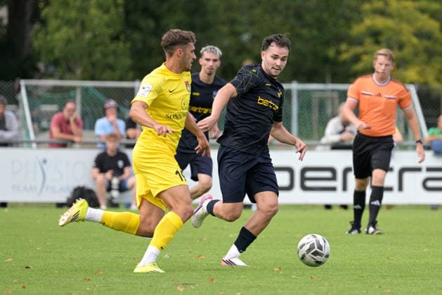 Egemen Sarikaya (TSV Ehningen, 10) am mit Ball im Zweikampf mit Luca Damiano Molinari (SG Sonnenhof Großaspach, 21) TSV Ehningen vs. SG Sonnenhof Grossaspach, Fussball, DB-Regio wfv-Pokal Achtelfinale,Saison 2026 2027, 02.09.2026 TSV Ehningen vs. SG Sonnenhof Grossaspach, Fussball, DB-Regio wfv-Pokal Achtelfinale,Saison 2026 2027, 02.09.2026 Ehningen Copyright: xEibner-Pressefotox EP_TBR