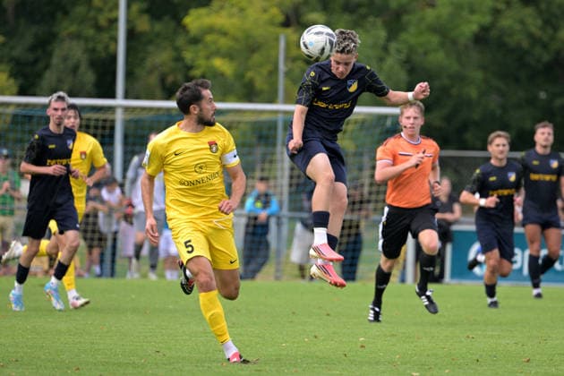 Tino Dannecker (TSV Ehningen, 07) im Kopfball Duell mit Volkan Celiktas (SG Sonnenhof Großaspach, 05) TSV Ehningen vs. SG Sonnenhof Grossaspach, Fussball, DB-Regio wfv-Pokal Achtelfinale,Saison 2026 2027, 02.09.2026 TSV Ehningen vs. SG Sonnenhof Grossaspach, Fussball, DB-Regio wfv-Pokal Achtelfinale,Saison 2026 2027, 02.09.2026 Ehningen Copyright: xEibner-Pressefotox EP_TBR