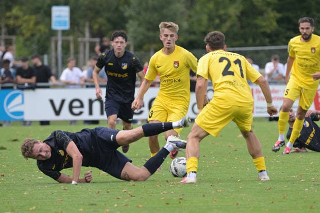 Gabriel Koertge Corral (TSV Ehningen, 09) am mit Ball im Zweikampf mit Luca Damiano Molinari (SG Sonnenhof Großaspach, 21) TSV Ehningen vs. SG Sonnenhof Grossaspach, Fussball, DB-Regio wfv-Pokal Achtelfinale,Saison 2026 2027, 02.09.2026 TSV Ehningen vs. SG Sonnenhof Grossaspach, Fussball, DB-Regio wfv-Pokal Achtelfinale,Saison 2026 2027, 02.09.2026 Ehningen *** Gabriel Koertge Corral (TSV Ehningen), 09:00 a.m., battling for the ball with Luca Damiano Molinari (SG Sonnenhof Großaspach), 21:00 TSV Ehningen vs. SG Sonnenhof Großaspach, Soccer, DB Regio wfv Cup Round of 16, 2026–2027 season, September 2, 2026, TSV Ehningen vs. SG Sonnenhof Großaspach, soccer, DB Regio wfv Cup Round of 16, 2026–2027 season, September 2, 2026, Ehningen Copyright: xEibner-Pressefotox EP_TBR