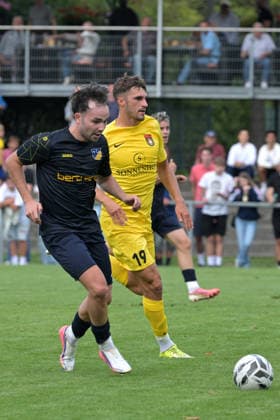 Egemen Sarikaya (TSV Ehningen, 10) im Zweikampf mit Marius Uhl (SG Sonnenhof Großaspach, 19) TSV Ehningen vs. SG Sonnenhof Grossaspach, Fussball, DB-Regio wfv-Pokal Achtelfinale,Saison 2026 2027, 02.09.2026 TSV Ehningen vs. SG Sonnenhof Grossaspach, Fussball, DB-Regio wfv-Pokal Achtelfinale,Saison 2026 2027, 02.09.2026 Ehningen Copyright: xEibner-Pressefotox EP_TBR