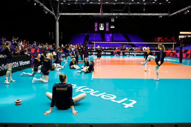 BRNO, TJECKIEN 20260902 Sverige värmer upp under kvartsfinalen i damernas volleyboll-EM mellan Italien och Sverige i Brno, Tjeckien. BRNO TJECKIEN x9200x