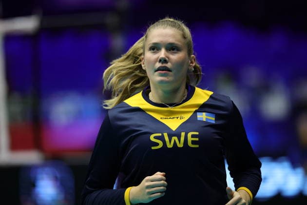 BRNO, TJECKIEN 20260902 Sveriges Vilma Julevik värmer upp under kvartsfinalen i damernas volleyboll-EM mellan Italien och Sverige i Brno, Tjeckien. BRNO TJECKIEN x9200x
