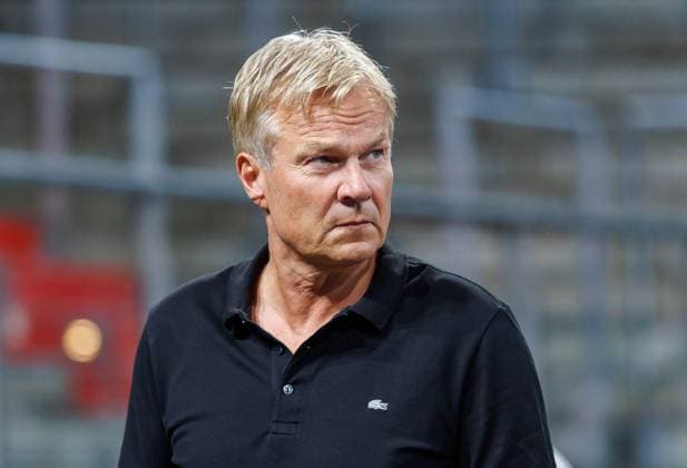 02.09.2026 - Handball - 1. Bundesliga OPEL HBL - Saison 2026 2027 - 02. Spieltag: HC Erlangen Metropolregion Nürnberg HCE - TSV Hannover-Burgdorf ( Die Recken ) - DaMa - xdaxmax - Dr. Carsten Bissel (Aufsichtsratsvorsitzender des HC Erlangen) nachdenklich enttäuscht Enttäuschung