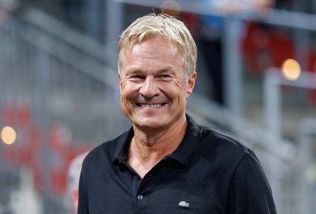 02.09.2026 - Handball - 1. Bundesliga OPEL HBL - Saison 2026 2027 - 02. Spieltag: HC Erlangen Metropolregion Nürnberg HCE - TSV Hannover-Burgdorf ( Die Recken ) - DaMa - xdaxmax - Dr. Carsten Bissel (Aufsichtsratsvorsitzender des HC Erlangen) lacht Lachen freut sich Freude