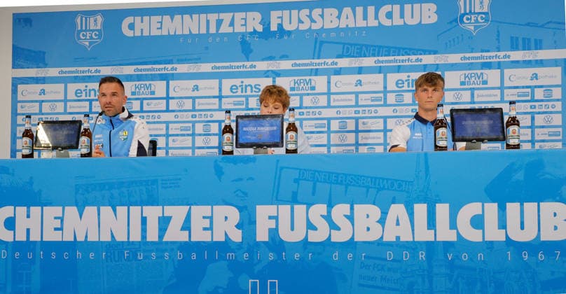 PK _CFC 02.09.2026, Chemnitz, eins- Stadion - An der Gellertstraße, CFC, Regionaliga Nordost, Pressekonferenz vor dem Spiel in der 2. Runde des Wernesgrüner Sachsenpokals gegen den Dresdner SC. Anwesend sind der Cheftrainer Benjamin Duda, die Pressesprecherin Nicole Ringeisen und der Torwart David Wunsch Chemnitz Sachsen BRD