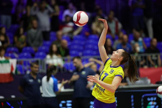 BRNO, TJECKIEN 20260902 Sveriges Anna Haak värmer upp inför kvartsfinalen i damernas volleyboll-EM mellan Italien och Sverige i Brno, Tjeckien. BRNO TJECKIEN x9200x