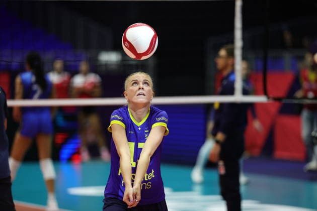 BRNO, TJECKIEN 20260902 Sveriges Filippa Brink värmer upp inför kvartsfinalen i damernas volleyboll-EM mellan Italien och Sverige i Brno, Tjeckien. BRNO TJECKIEN x9200x