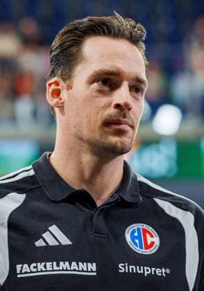 02.09.2026 - Handball - 1. Bundesliga OPEL HBL - Saison 2026 2027 - 02. Spieltag: HC Erlangen Metropolregion Nürnberg HCE - TSV Hannover-Burgdorf ( Die Recken ) - DaMa - xdaxmax - Ole Rahmel ( Sportmanager HC Erlangen HCE ) nachdenklich