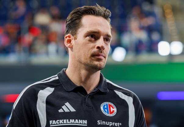 02.09.2026 - Handball - 1. Bundesliga OPEL HBL - Saison 2026 2027 - 02. Spieltag: HC Erlangen Metropolregion Nürnberg HCE - TSV Hannover-Burgdorf ( Die Recken ) - DaMa - xdaxmax - Ole Rahmel ( Sportmanager HC Erlangen HCE ) nachdenklich