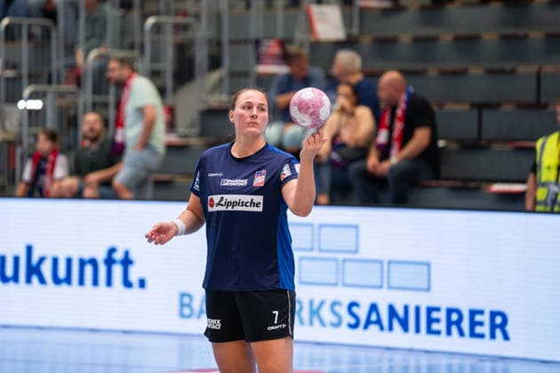 HSG Blomberg-Lippe (GER) vs. TuS Metzingen (GER), Handball, 1. Handball Bundesliga Frauen, Spieltag 2, Saison 2026 2027, Blomberg, 02.09.26 Diana Magnusdottir (HSG Blomberg-Lippe, 07) beim Aufwaermen Blomberg Synflex-Arena an der Ulmenallee Deutschland