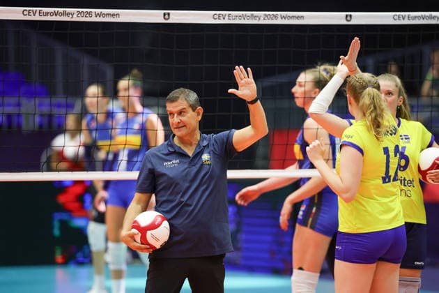BRNO, TJECKIEN 20260902 Sveriges förbundskapten Lorenzo Micelli under kvartsfinalen i damernas volleyboll-EM mellan Italien och Sverige i Brno, Tjeckien. BRNO TJECKIEN x9200x