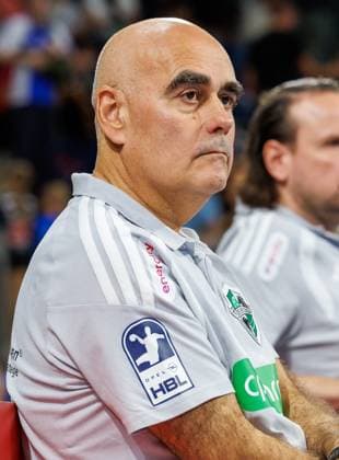 02.09.2026 - Handball - 1. Bundesliga OPEL HBL - Saison 2026 2027 - 02. Spieltag: HC Erlangen Metropolregion Nürnberg HCE - TSV Hannover-Burgdorf ( Die Recken ) - DaMa - xdaxmax - Juan Carlos Pastor Gomez (Trainer TSV Hannover-Burgdorf ) nachdenklich