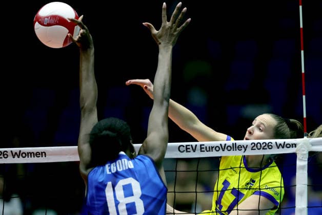 BRNO, TJECKIEN 20260902 Italiens Paola Ogechi Egonu mot Sveriges Anna Haak under kvartsfinalen i damernas volleyboll-EM mellan Italien och Sverige i Brno, Tjeckien. BRNO TJECKIEN x9200x