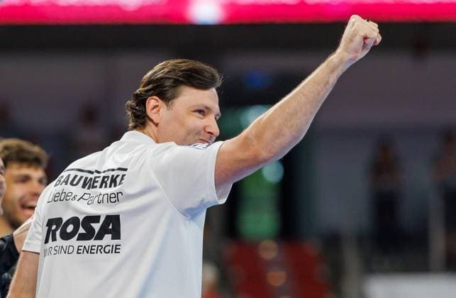 02.09.2026 - Handball - 1. Bundesliga OPEL HBL - Saison 2026 2027 - 02. Spieltag: HC Erlangen Metropolregion Nürnberg HCE - TSV Hannover-Burgdorf ( Die Recken ) - DaMa - xdaxmax - Johannes Sellin ( Trainer HC Erlangen HCE ) ballt Faust Fäuste freut sich Freude jubelt Jubel