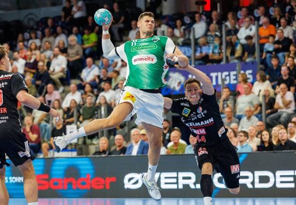 02.09.2026 - Handball - 1. Bundesliga OPEL HBL - Saison 2026 2027 - 02. Spieltag: HC Erlangen Metropolregion Nürnberg HCE - TSV Hannover-Burgdorf ( Die Recken ) - DaMa - xdaxmax - Sebastian Heymann (11, TSV Hannover-Burgdorf ) Christoph Steinert ( 44, HC Erlangen HCE )