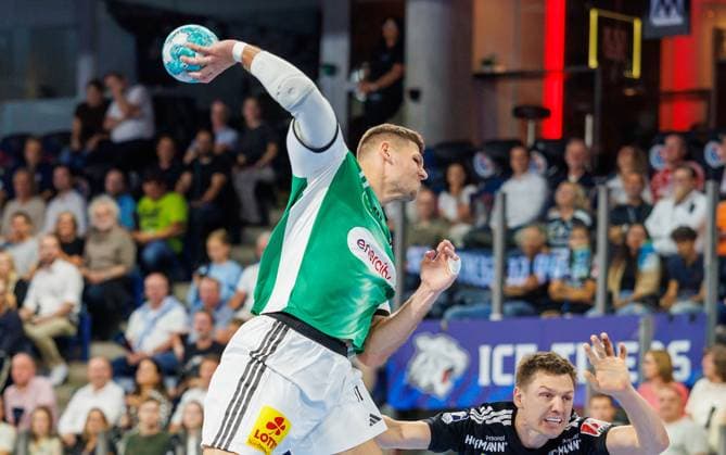 02.09.2026 - Handball - 1. Bundesliga OPEL HBL - Saison 2026 2027 - 02. Spieltag: HC Erlangen Metropolregion Nürnberg HCE - TSV Hannover-Burgdorf ( Die Recken ) - DaMa - xdaxmax - Sebastian Heymann (11, TSV Hannover-Burgdorf ) Christoph Steinert ( 44, HC Erlangen HCE )