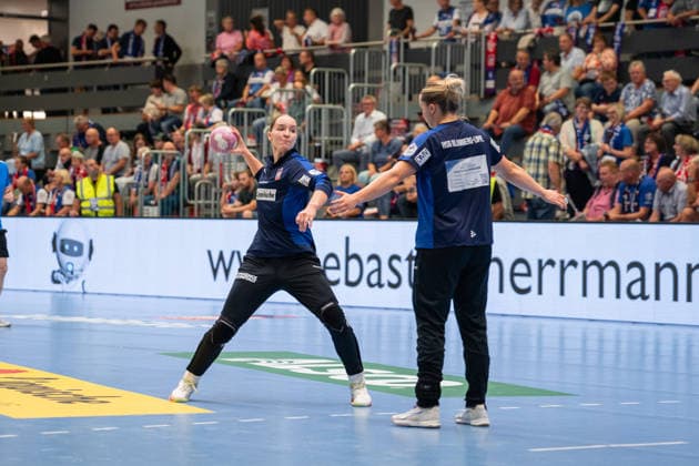 HSG Blomberg-Lippe (GER) vs. TuS Metzingen (GER), Handball, 1. Handball Bundesliga Frauen, Spieltag 2, Saison 2026 2027, Blomberg, 02.09.26 Nieke Kuehne (HSG Blomberg-Lippe, 09) im Torwurf beim Aufwaermen Blomberg Synflex-Arena an der Ulmenallee Deutschland