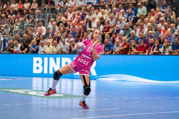 HSG Blomberg-Lippe (GER) vs. TuS Metzingen (GER), Handball, 1. Handball Bundesliga Frauen, Spieltag 2, Saison 2026 2027, Blomberg, 02.09.26 Johanna Farkas (TuS Metzingen, 19) bei einem 7-Meter Wurf Blomberg Synflex-Arena an der Ulmenallee Deutschland