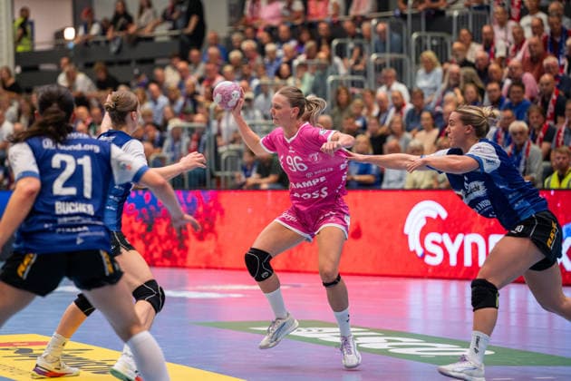 Charlotte Cholevova (TuS Metzingen, 96) im Zweikampf HSG Blomberg-Lippe (GER) vs. TuS Metzingen (GER), Handball, 1. Handball Bundesliga Frauen, Spieltag 2, Saison 2026 2027, Blomberg, 02.09.26 Blomberg Copyright: xEibner-Pressefotox EP_EER