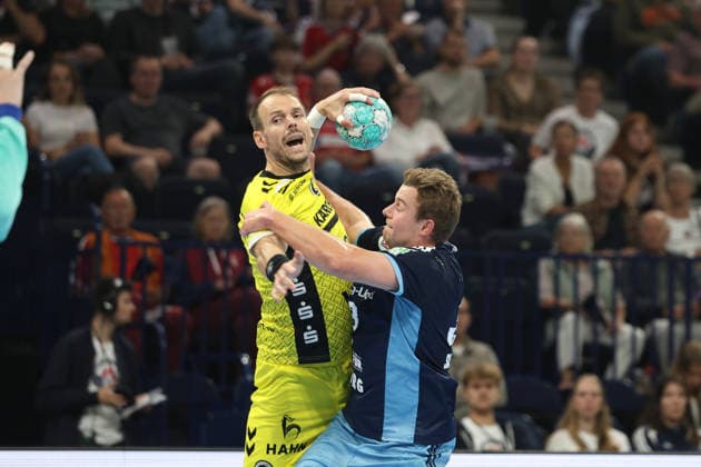 Handball I Herren I Saison 2026 2027 I Bundesliga I 2. Spieltag I Handball Club Hamburg - TVB Stuttgart I 02.09.2026 Kai Häfner (34, TVB Stuttgart) Moritz Sauter (33, Handball Club Hamburg) Hamburg Barclaycard Arena Hamburg Deutschland Copyright: xLobeca RalfxHomburgx