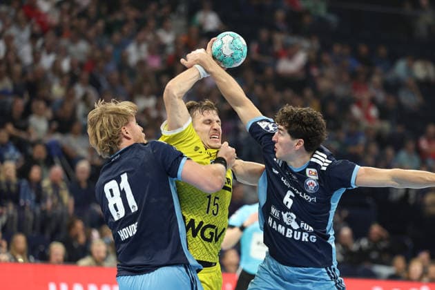 Handball I Herren I Saison 2026 2027 I Bundesliga I 2. Spieltag I Handball Club Hamburg - TVB Stuttgart I 02.09.2026 Martin Hovde (81, Handball Club Hamburg) Simone Mengon (15, TVB Stuttgart) Oliver Norlyk (5, Handball Club Hamburg) Hamburg Barclaycard Arena Hamburg Deutschland Copyright: xLobeca RalfxHomburgx