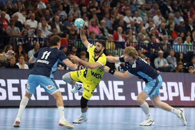 Handball I Herren I Saison 2026 2027 I Bundesliga I 2. Spieltag I Handball Club Hamburg - TVB Stuttgart I 02.09.2026 Nicolaj Jorgensen (11, Handball Club Hamburg) Mohamed Amine Darmoul (70, TVB Stuttgart) Martin Hovde (81, Handball Club Hamburg) Hamburg Barclaycard Arena Hamburg Deutschland Copyright: xLobeca RalfxHomburgx