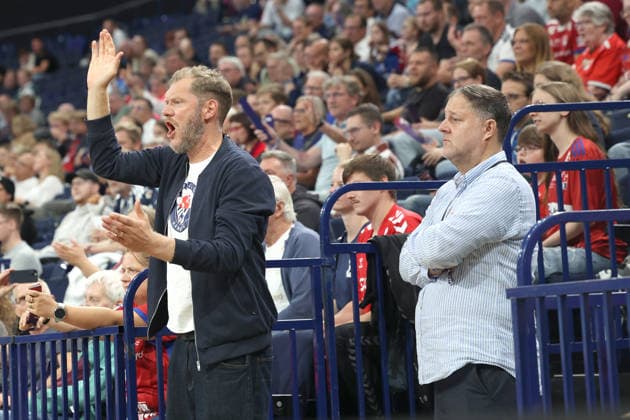 Handball Opel Handball Bundesliga 2026 2027 - Handball Verein Hamburg vs. TVB Stuttgart Sportdirektor Johannes Bitter (Hamburg), Philipp J. Müller, Gesellschafter und Aufsichtsrat Barclays Arena Hamburg