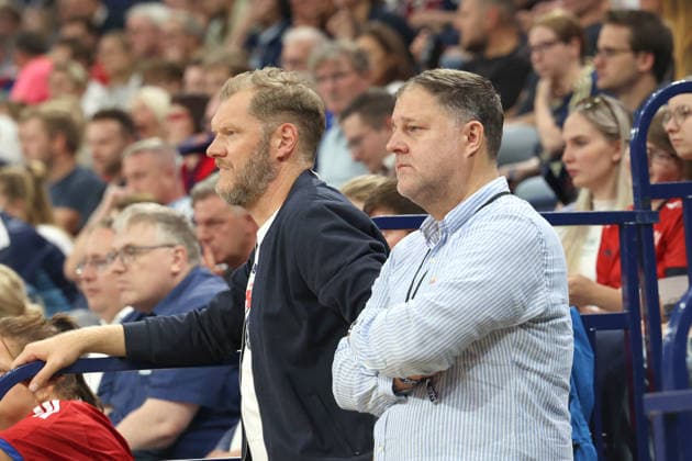 Handball Opel Handball Bundesliga 2026 2027 - Handball Verein Hamburg vs. TVB Stuttgart Sportdirektor Johannes Bitter (Hamburg), Philipp J. Müller, Gesellschafter und Aufsichtsrat Barclays Arena Hamburg