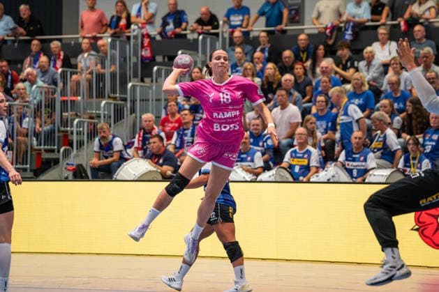 HSG Blomberg-Lippe (GER) vs. TuS Metzingen (GER), Handball, 1. Handball Bundesliga Frauen, Spieltag 2, Saison 2026 2027, Blomberg, 02.09.26 Santina Sabatnig (TuS Metzingen, 18) im Torwurf Blomberg Synflex-Arena an der Ulmenallee Deutschland