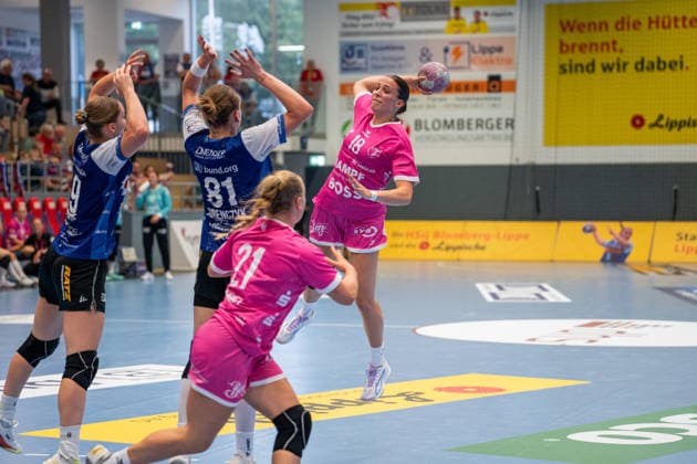 HSG Blomberg-Lippe (GER) vs. TuS Metzingen (GER), Handball, 1. Handball Bundesliga Frauen, Spieltag 2, Saison 2026 2027, Blomberg, 02.09.26 Santina Sabatnig (TuS Metzingen, 18) im Torwurf Blomberg Synflex-Arena an der Ulmenallee Deutschland