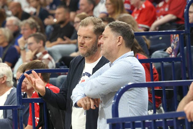 Handball Opel Handball Bundesliga 2026 2027 - Handball Verein Hamburg vs. TVB Stuttgart Sportdirektor Johannes Bitter (Hamburg), Philipp J. Müller, Gesellschafter und Aufsichtsrat Barclays Arena Hamburg