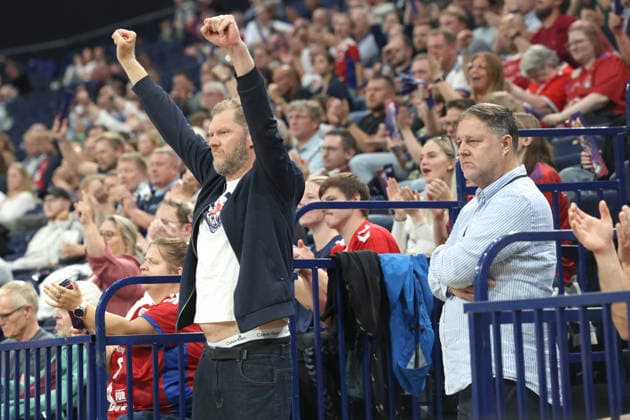 Handball Opel Handball Bundesliga 2026 2027 - Handball Verein Hamburg vs. TVB Stuttgart Sportdirektor Johannes Bitter (Hamburg), Philipp J. Müller, Gesellschafter und Aufsichtsrat Barclays Arena Hamburg